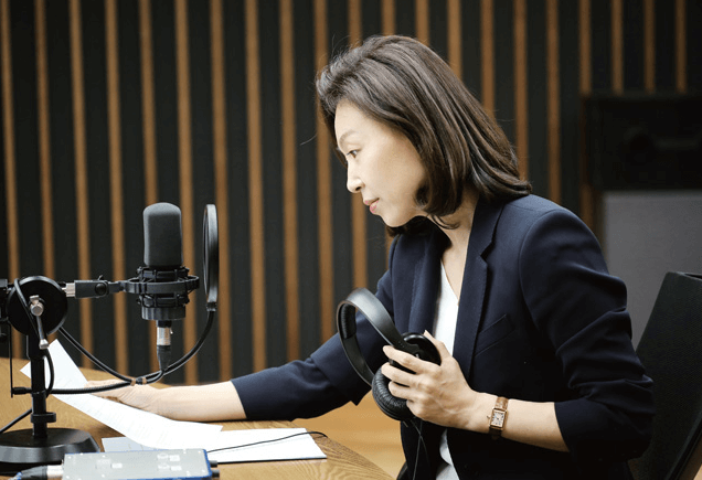 바송하고있는 김현정PD