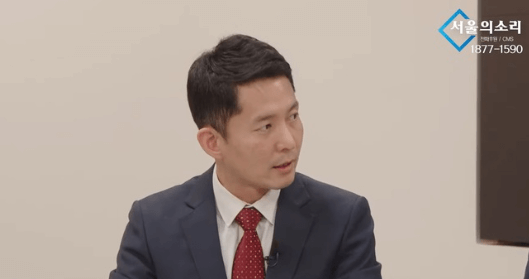 브리핑하고있는장인수기자