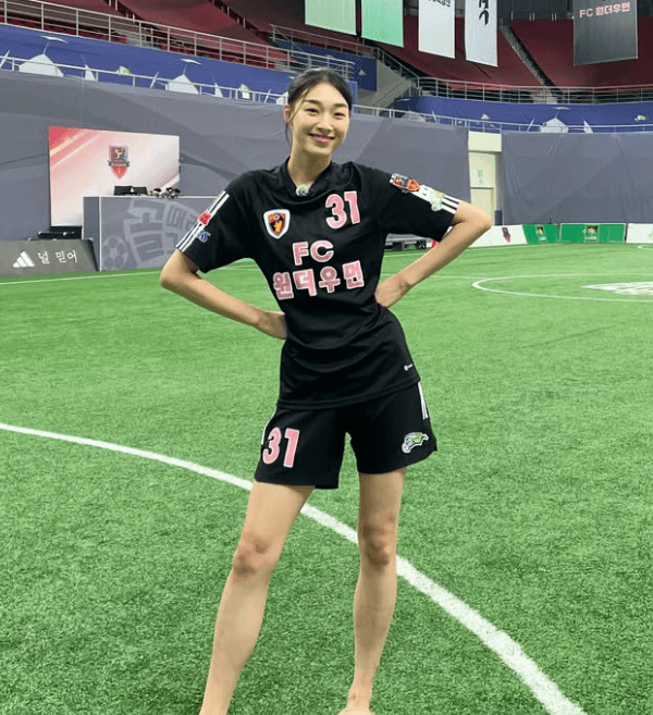 원더우먼 유니폼 입고